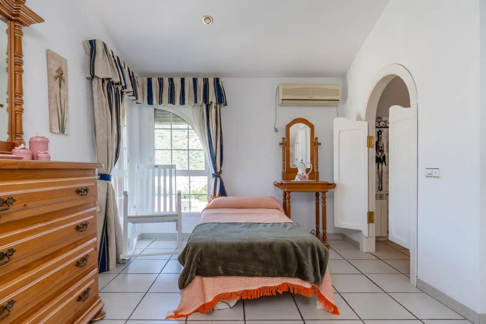 Habitación de Casa o chalet en venta en Valdepeñas de Jaén con Aire acondicionado, Calefacción y Jardín privado