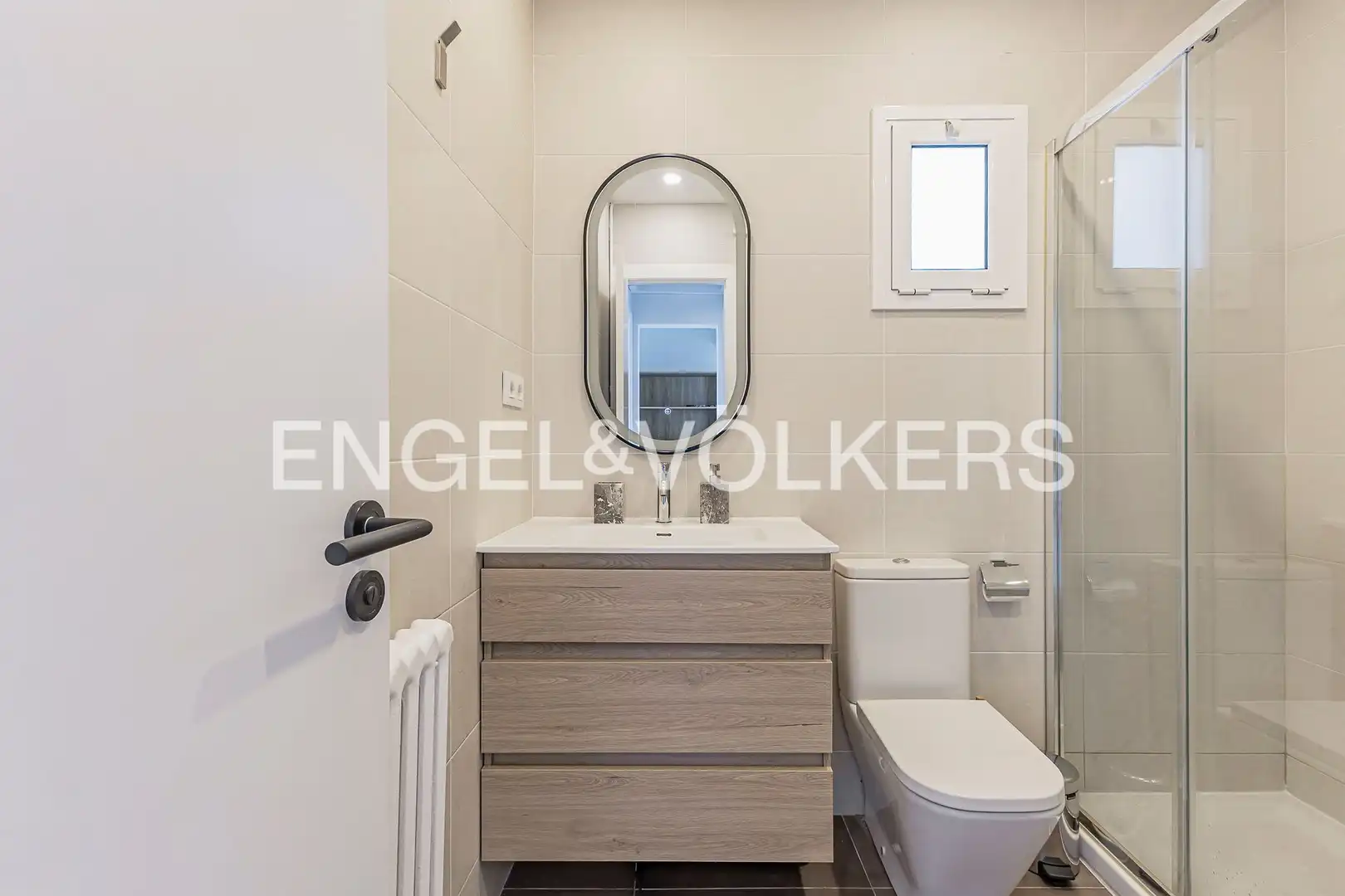 Baño de Ático de alquiler en Barcelona con Aire acondicionado, Calefacción y Parquet
