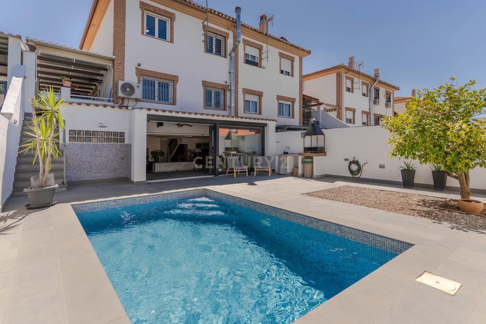 Swimming pool of House or chalet for sale in Gójar  with Air Conditioner, Heating and Terrace