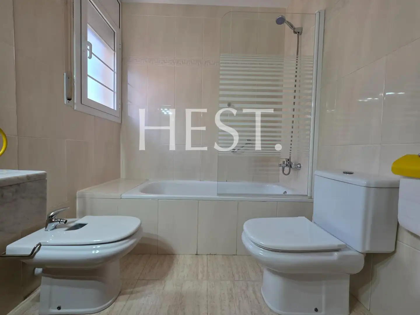 Badezimmer von Einfamilien-Reihenhaus zum Verkauf in Cambrils mit Klimaanlage, Heizung und Privatgarten