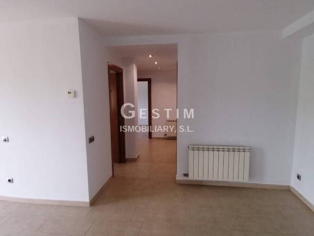 Piso en Venta en Calle Carrer de la Serra, 39 en Roda de Ter