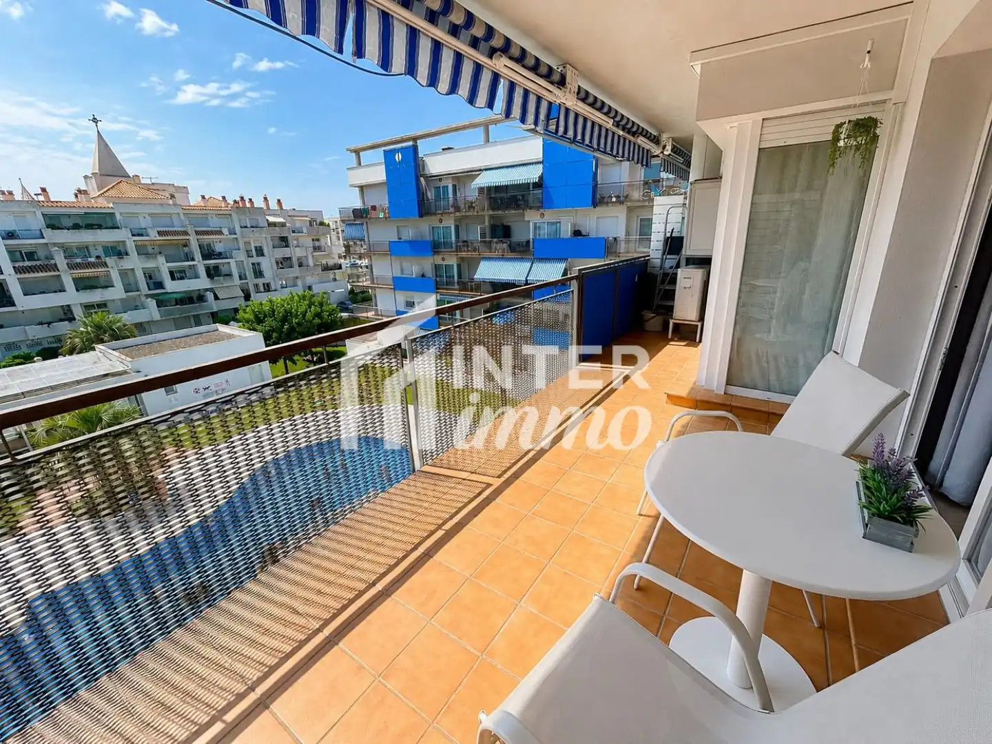 Appartement compact avec piscine à vendre à Calle Puerto Marina 2