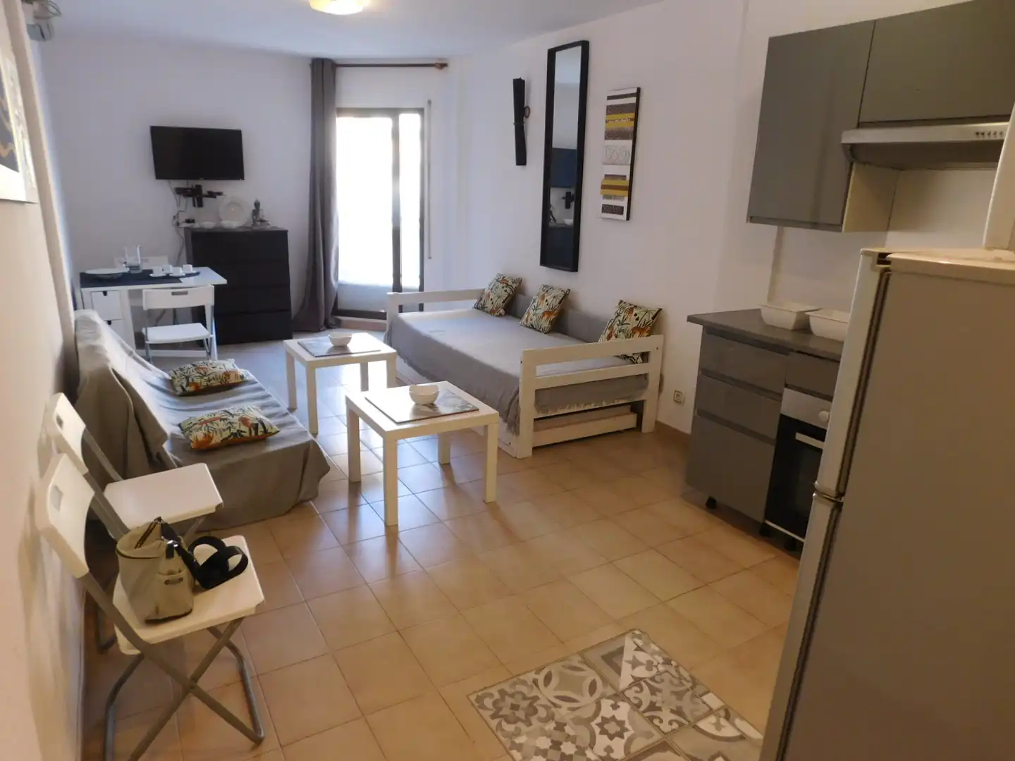 Sala de estar de Estudio de alquiler en Roses con Amueblado, Horno y Lavadora