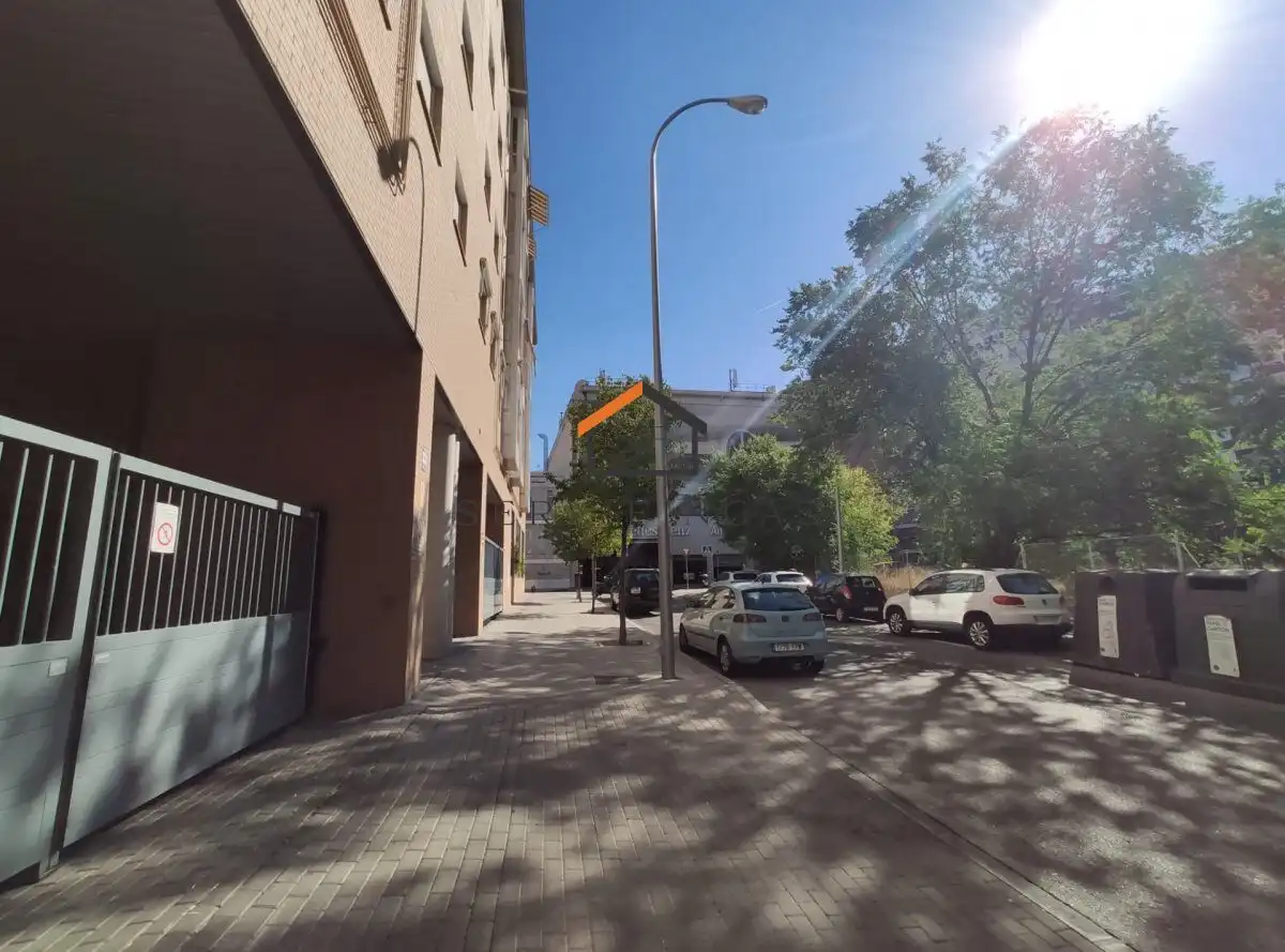 Parking of Flat for rent in Madrid  with Air Conditioner, Heating and Parquet flooring