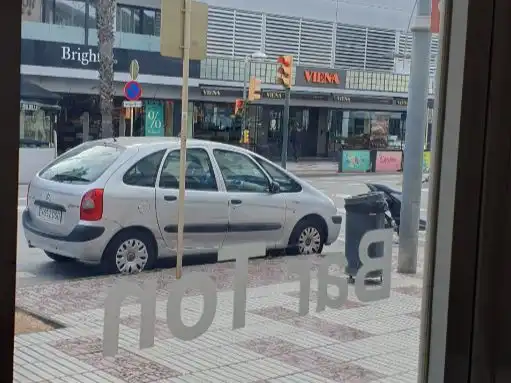 Local comercial en alquiler en CAVALL BERNAT 11