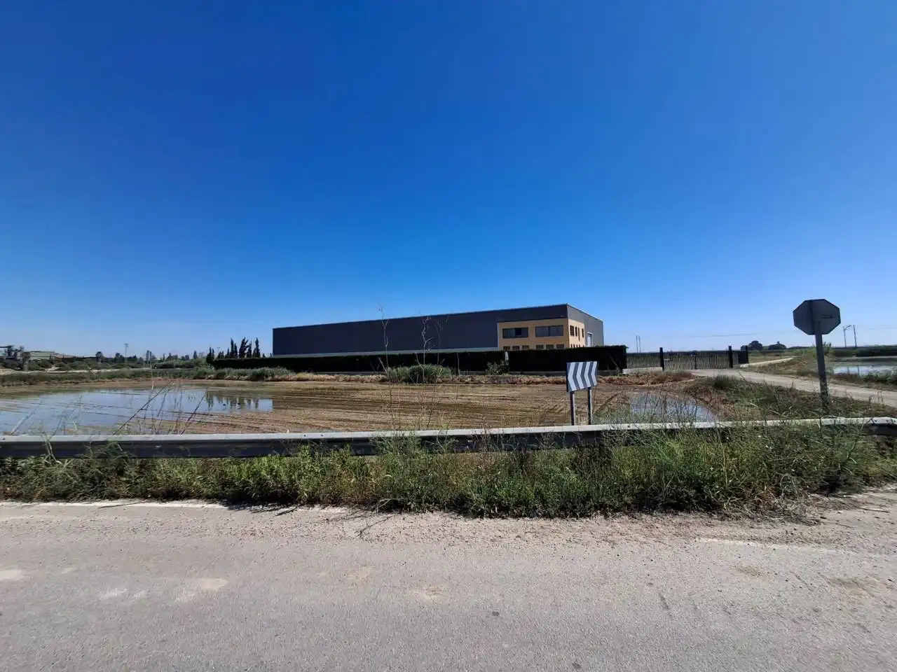 Exterior view of Industrial buildings for rent in Sollana