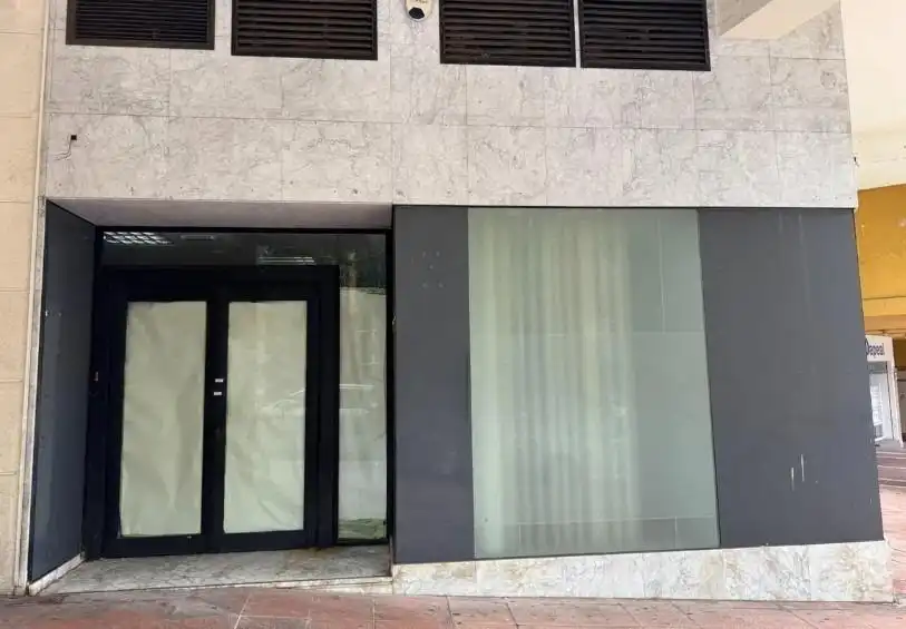 Business premises for sale in Avenida Virgen de la Palma 1