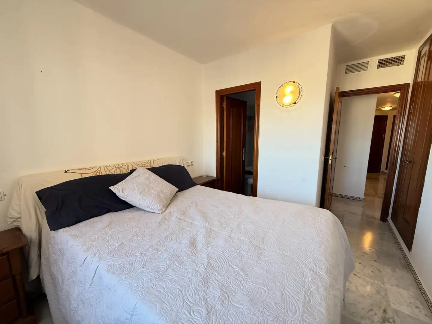Habitación de Apartamento en venta en Torrevieja con Aire acondicionado, Terraza y Amueblado