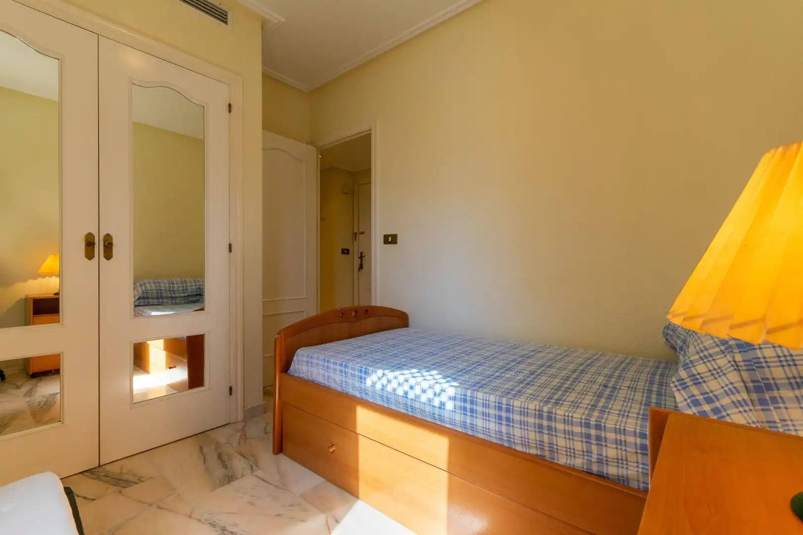 Habitación de Piso de alquiler en Santa Pola con Terraza y Piscina comunitaria
