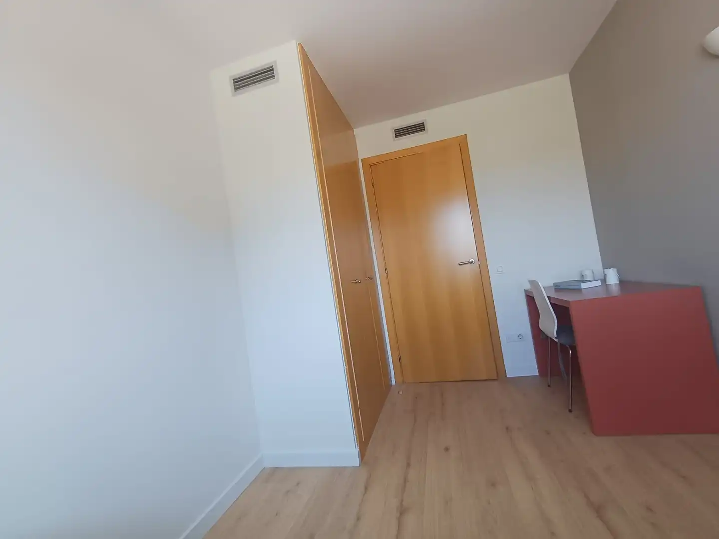 Habitación de Piso en venta en Sant Adrià de Besòs con Aire acondicionado, Calefacción y Jardín privado