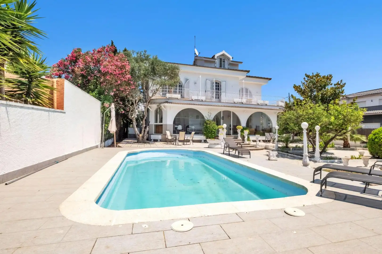 House with pool for sale in Nord