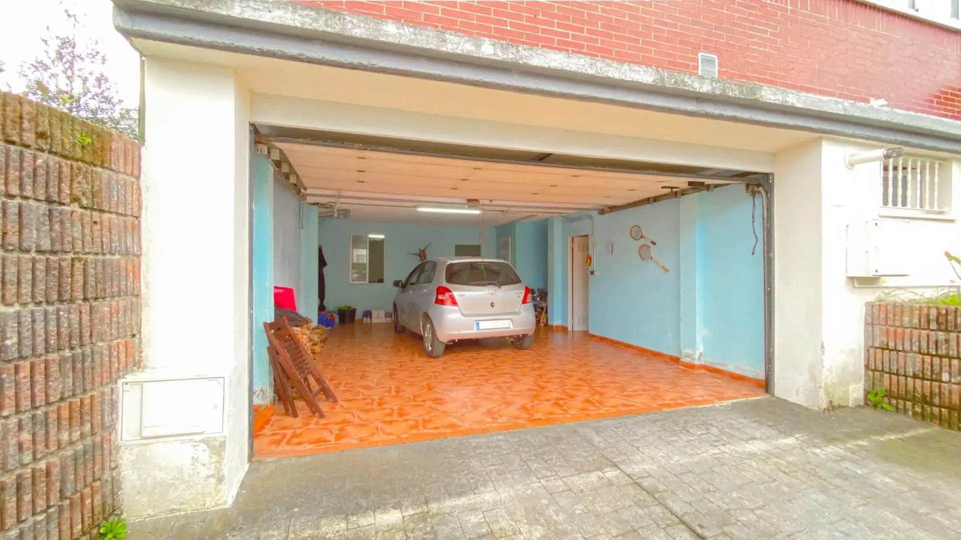 Parking de Casa adosada en venta en Santa Cruz de Bezana con Calefacción, Jardín privado y Trastero