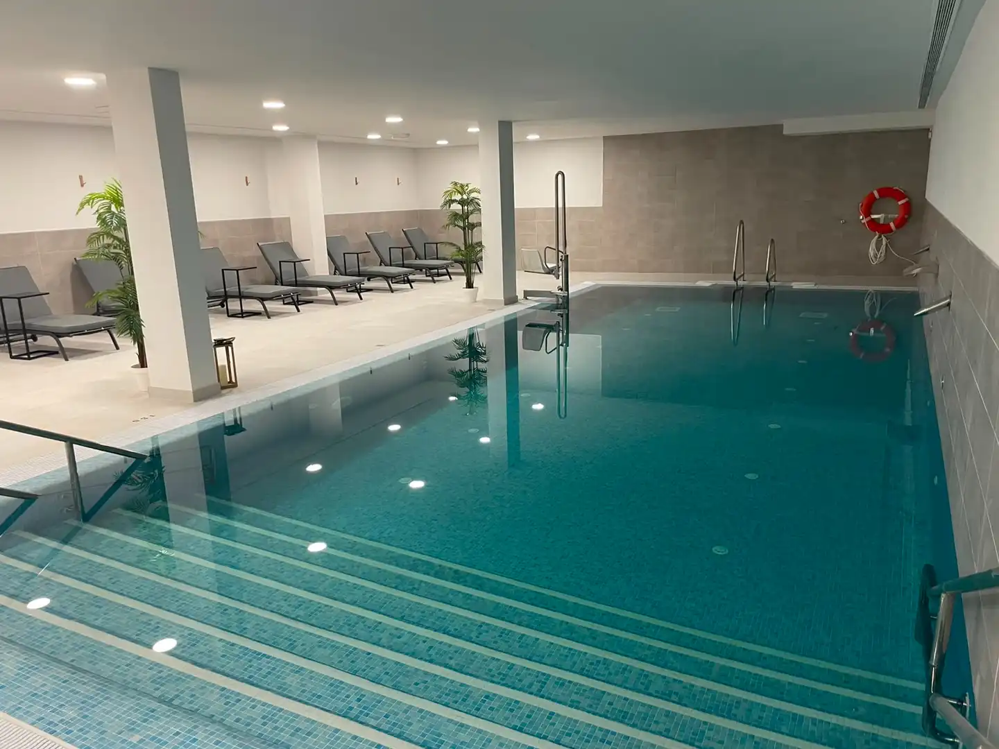 Piscina de Piso en venta en Mijas con Aire acondicionado, Jardín privado y Terraza
