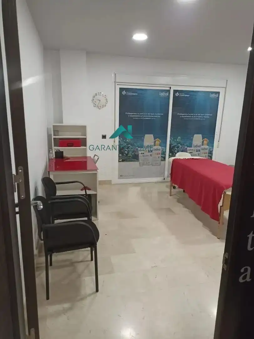 Office for rent in Estepona  with Air Conditioner
