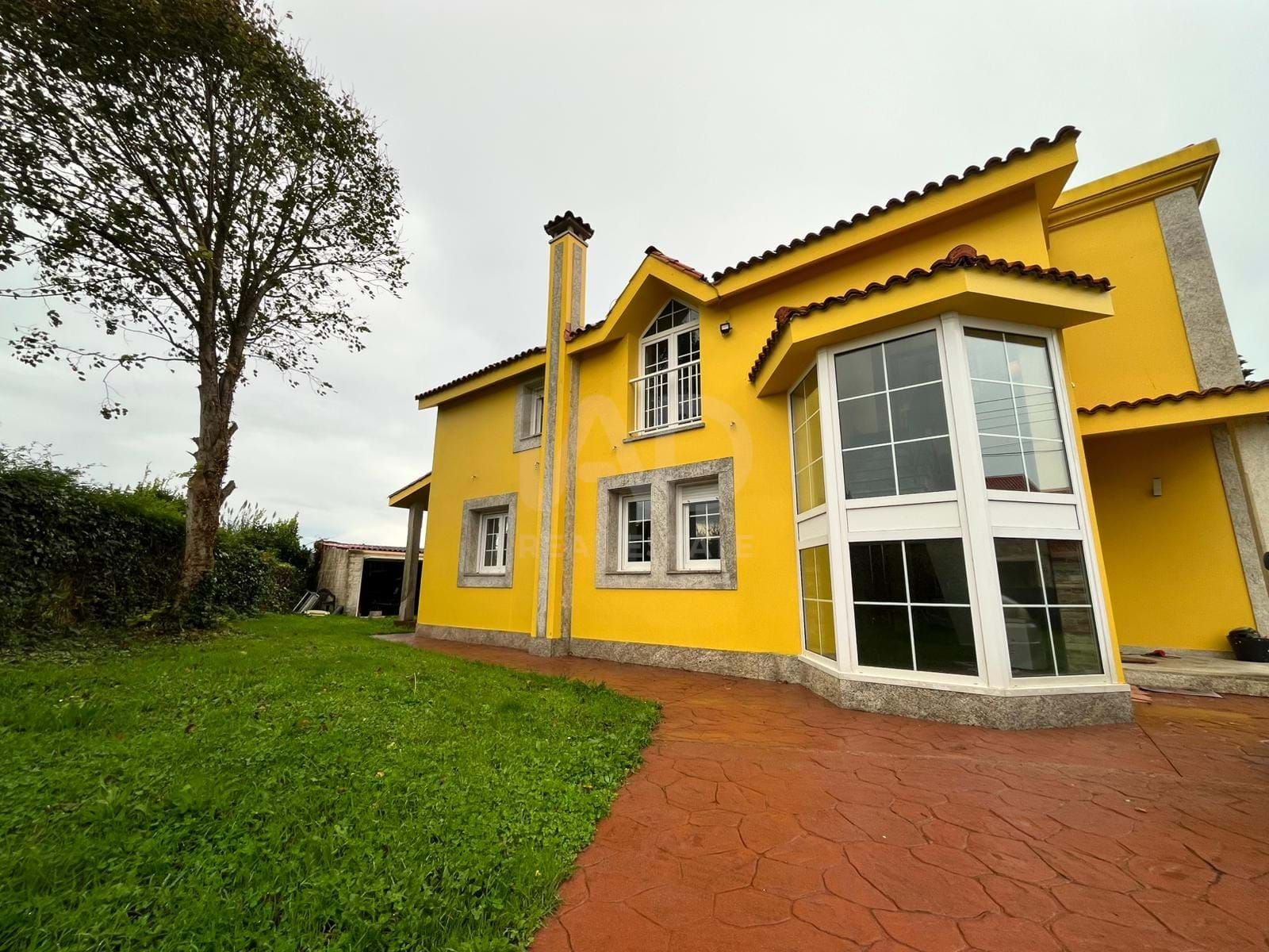 Vista exterior de Casa o xalet en venda en Valdoviño amb Calefacció, Terrassa i Piscina