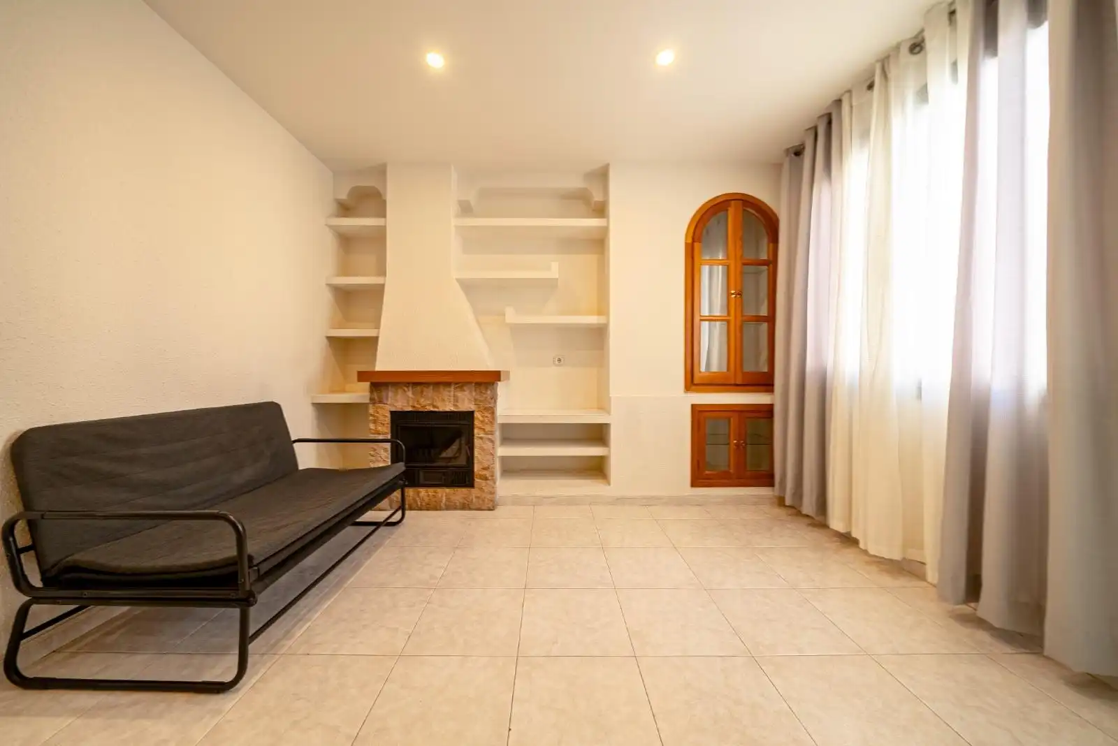 Sala d'estar de Apartament de lloguer en Alicante / Alacant amb Aire condicionat, Calefacció i Moblat