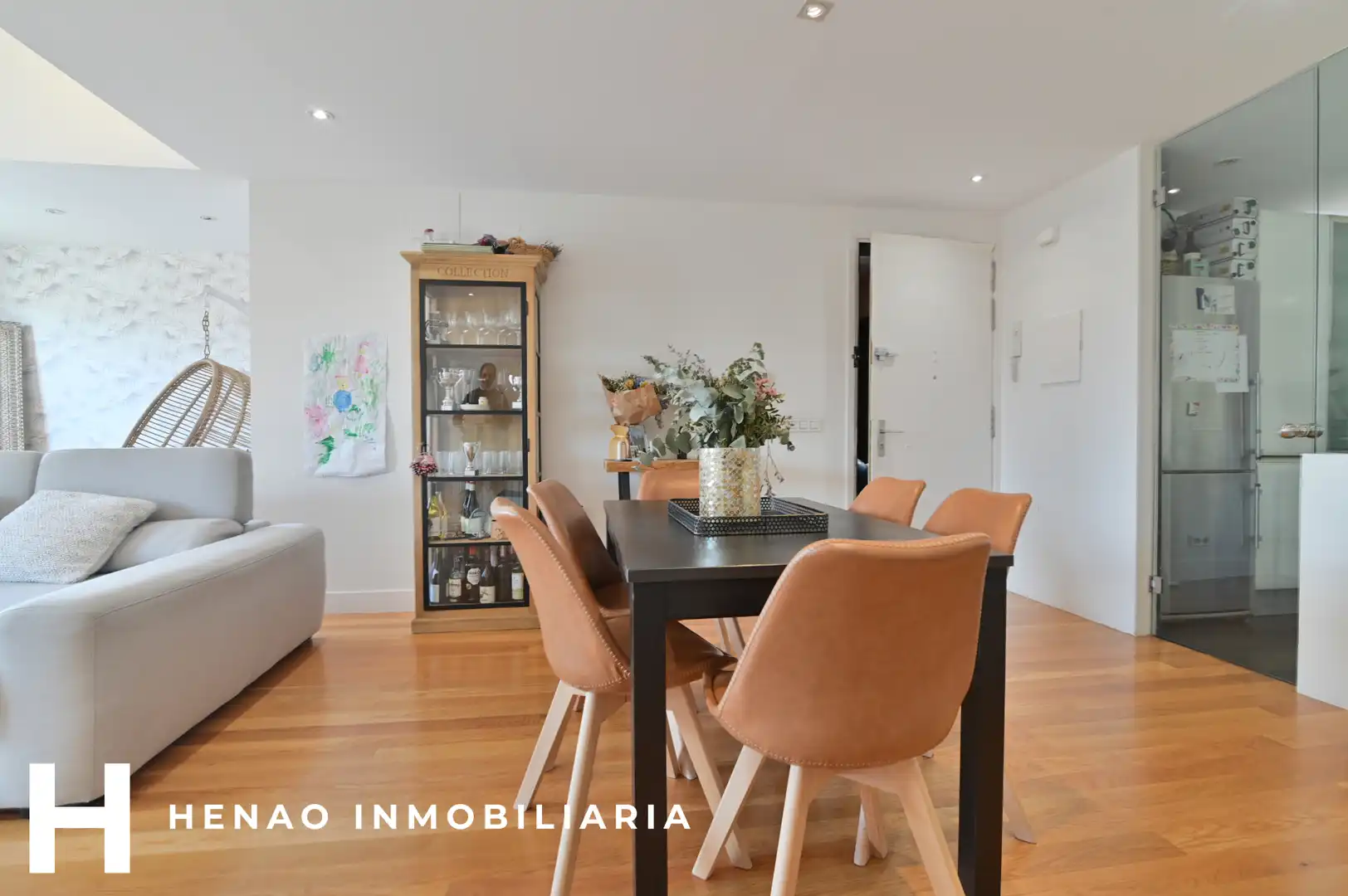Living room of Flat for sale in Bilbao   with Heating, Parquet flooring and Furnished