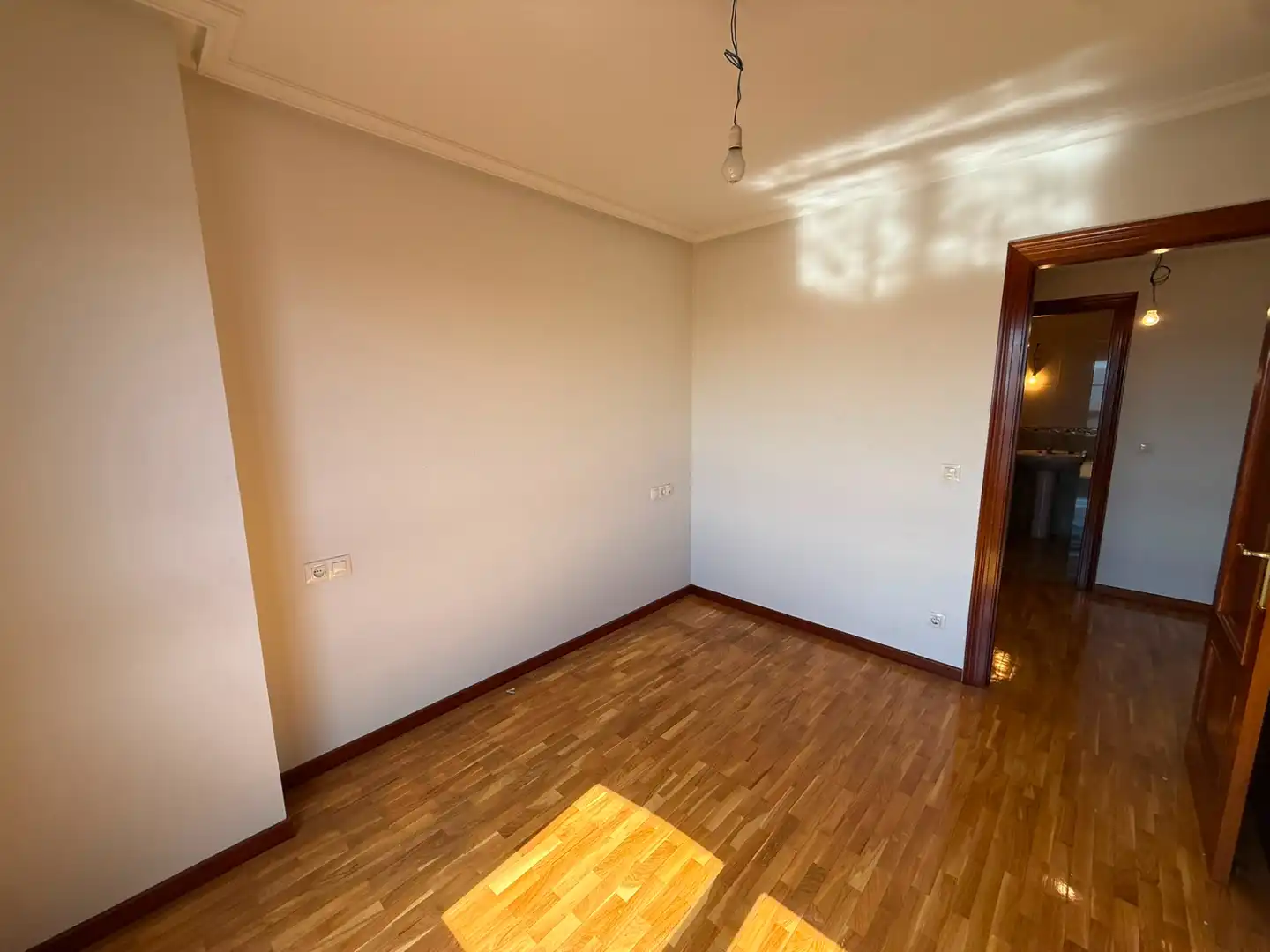 Habitación de Piso en venta en Oviedo  con Calefacción y Trastero