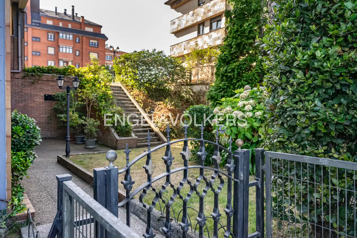 Jardí de Àtic en venda en Gijón  amb Calefacció, Parquet i Terrassa