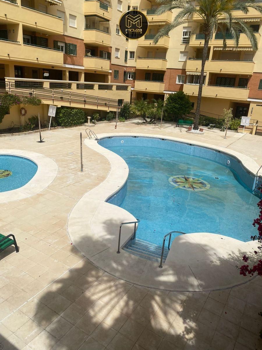 Swimming pool of Premises for sale in Fuengirola