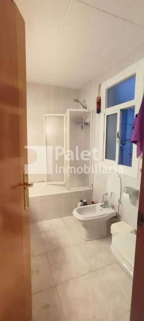 Bathroom of Ground floor for sale in Barcelona  with Terrace and Storage room