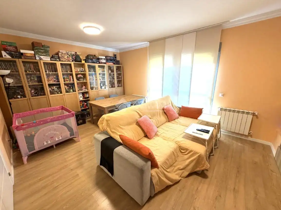 Sala d'estar de Pis en venda en Villalbilla amb Jardí privat i Piscina
