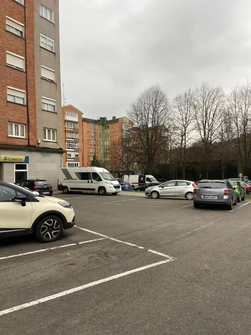 Parking de Piso en venta en Avilés con Calefacción y Balcón