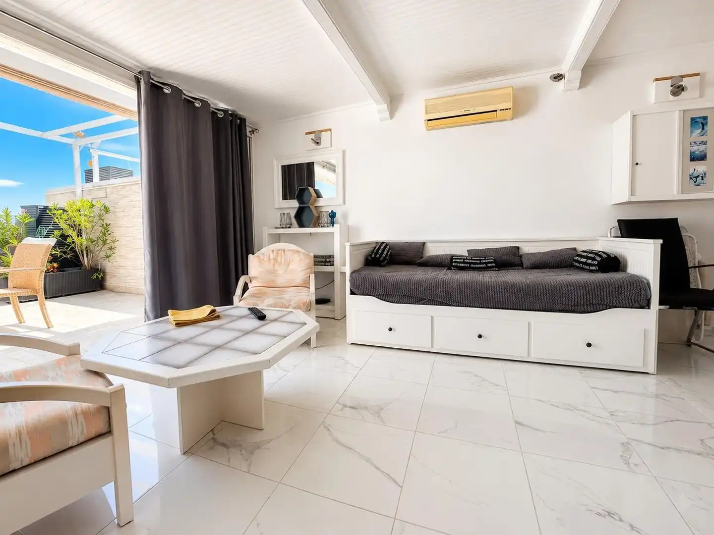 Living room of Attic for sale in Empuriabrava  with Air Conditioner, Heating and Terrace