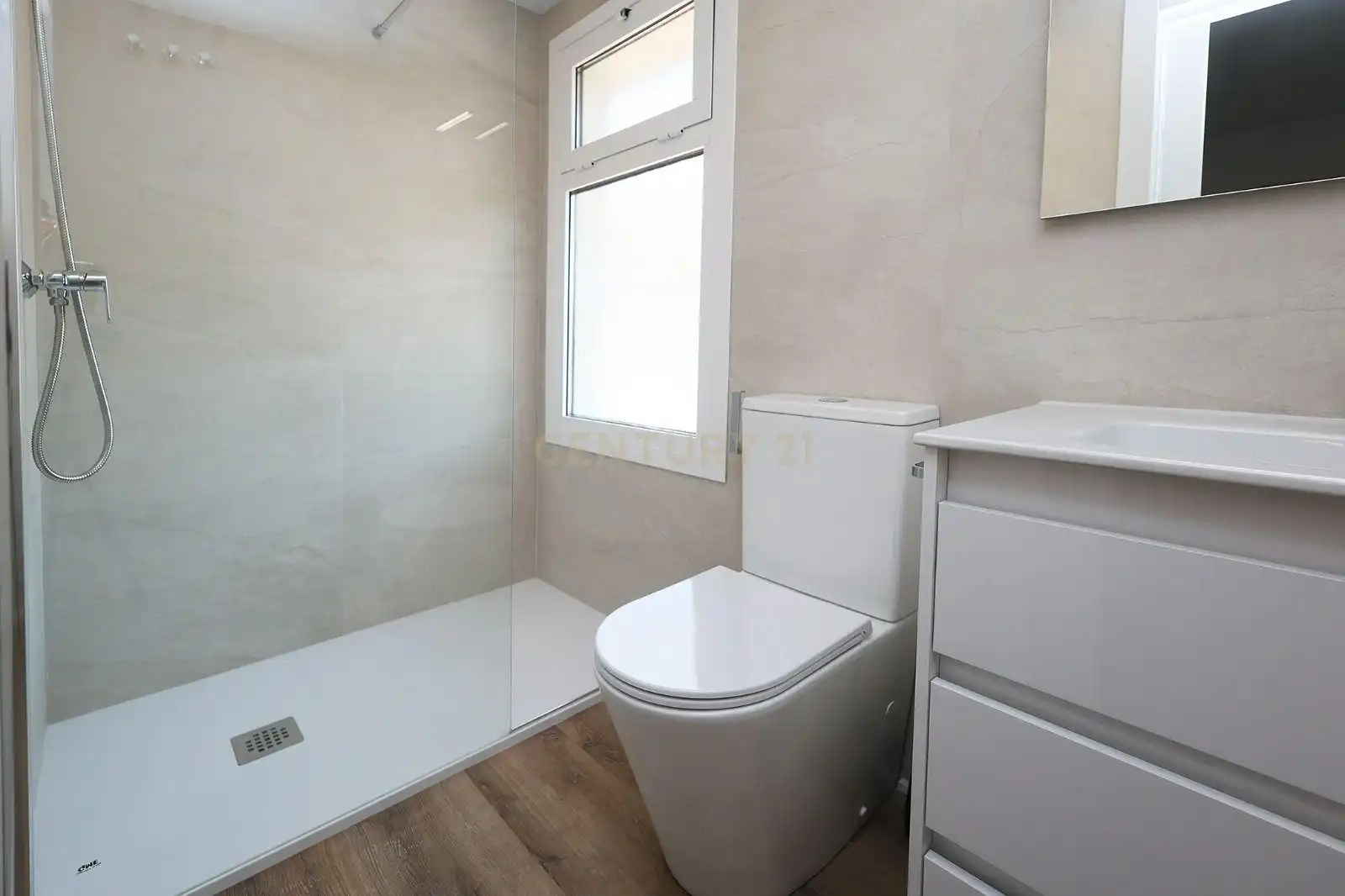 Badezimmer von Wohnungen zum Verkauf in Dénia mit Klimaanlage und Ofen