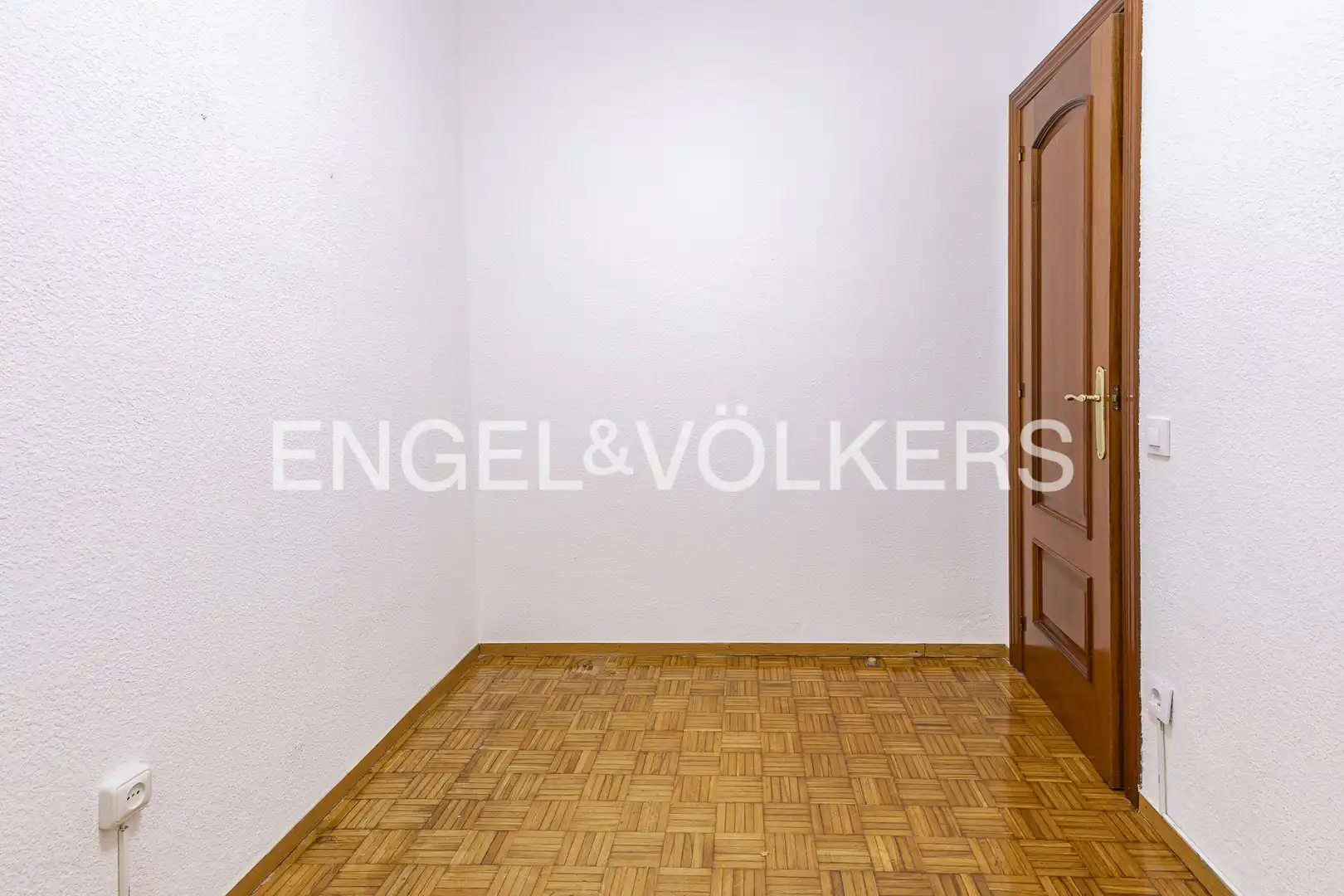 Wohnung zum Verkauf in Barcelona mit Klimaanlage, Heizung und Parkett