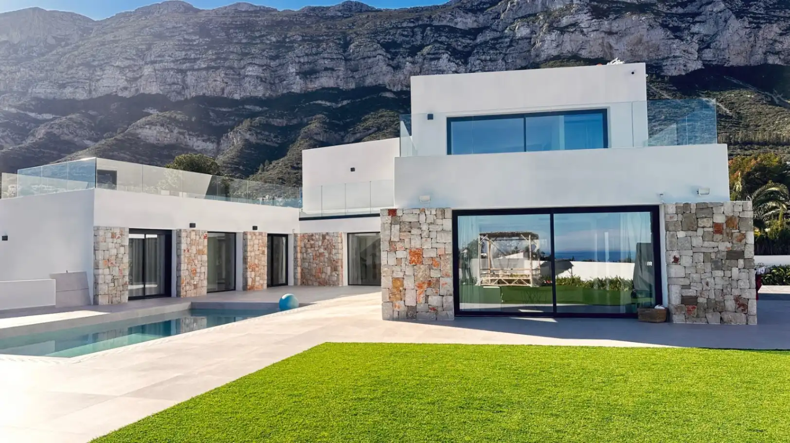 Detached house with pool for sale in El Montgó