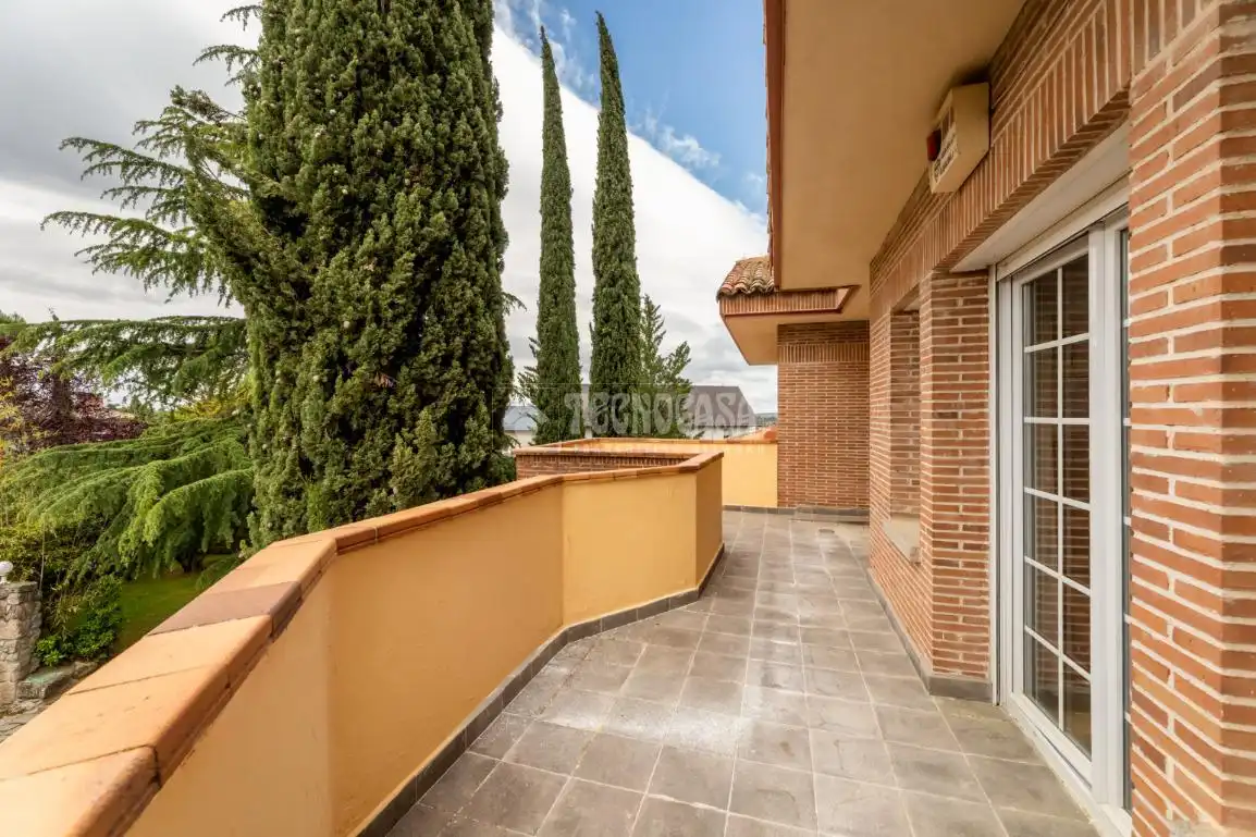 Terrassa de Casa o xalet en venda en Torrelodones amb Calefacció, Jardí privat i Piscina