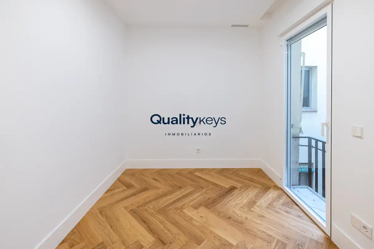 Flat for sale in Madrid  with Air Conditioner, Heating and Storage room