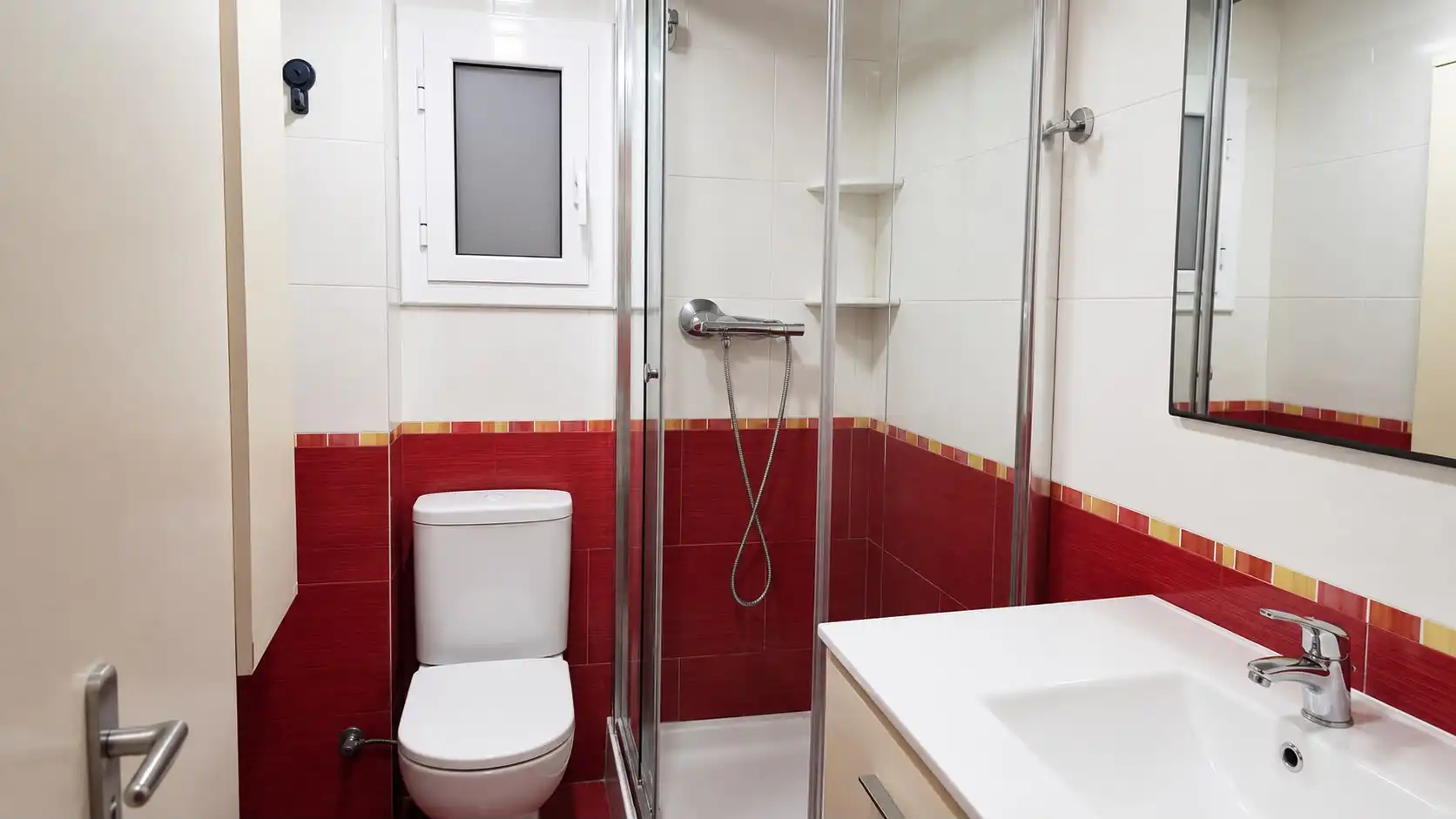 Baño de Ático en venta en L'Hospitalet de Llobregat con Aire acondicionado, Calefacción y Terraza