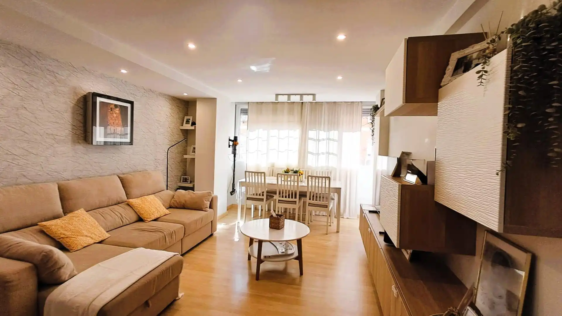 Piso con balcón en venta en Avenida de la Luz
