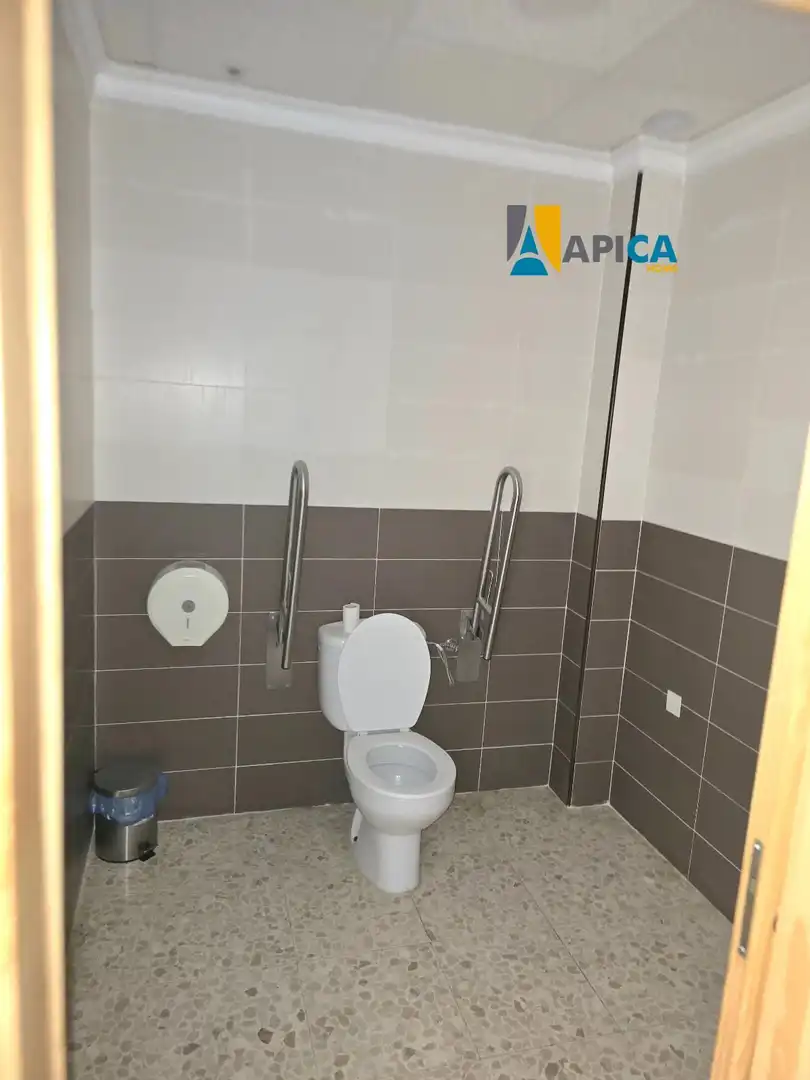 Bathroom of Commercial properties for sale in La Línea de la Concepción