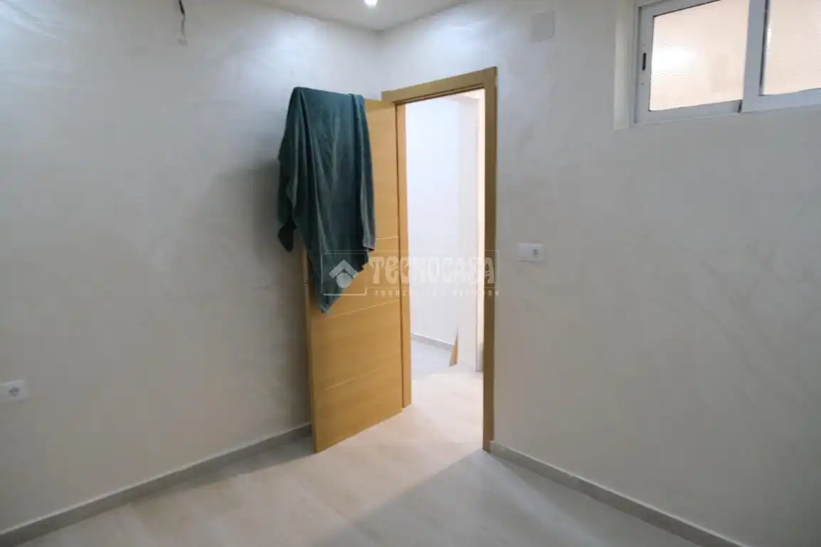 Habitación de Casa adosada en venta en Sevilla con Alarma