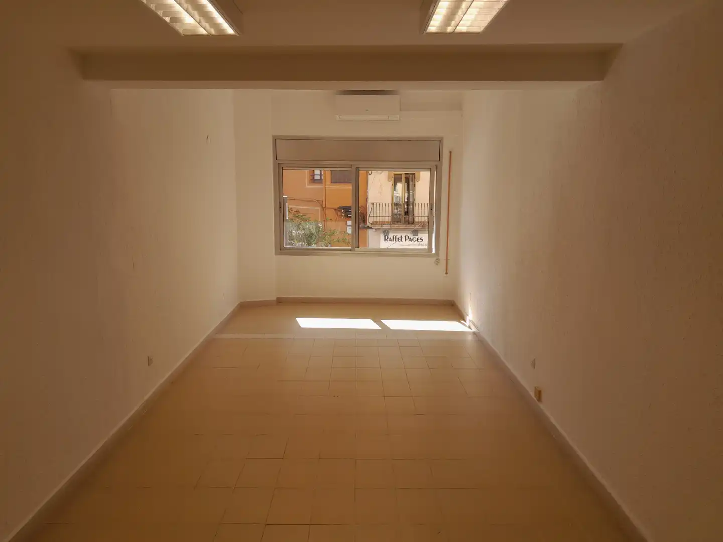 Sala d'estar de Oficina en venda en Tarragona amb Aire condicionat