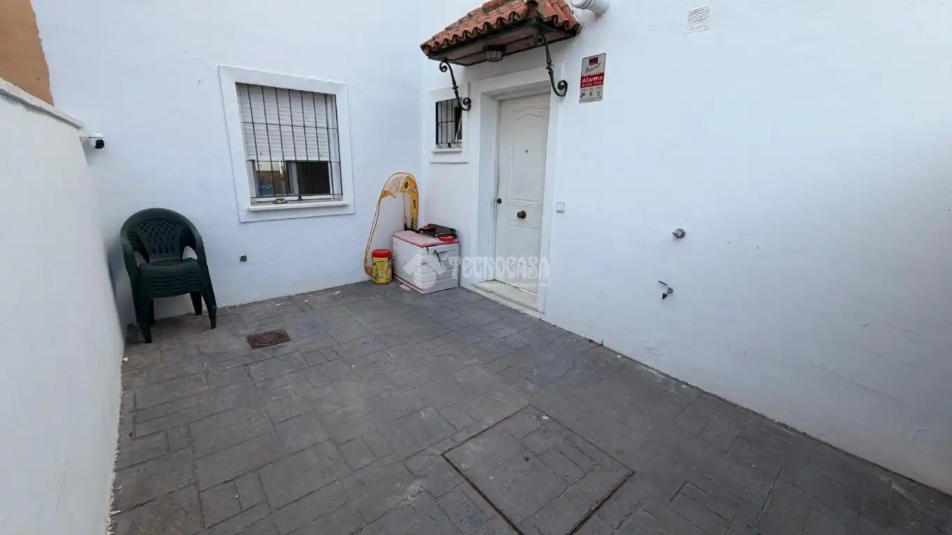 Casa aparellada en venda a Albaida del Aljarafe, imagen 3