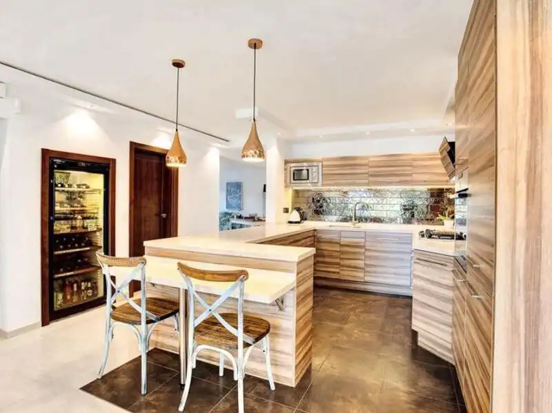 Cuina de Casa o xalet de lloguer en Marbella amb Aire condicionat, Jardí privat i Terrassa