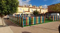 Vista exterior de Casa o xalet en venda en Fuente de Piedra amb Aire condicionat, Jardí privat i Terrassa