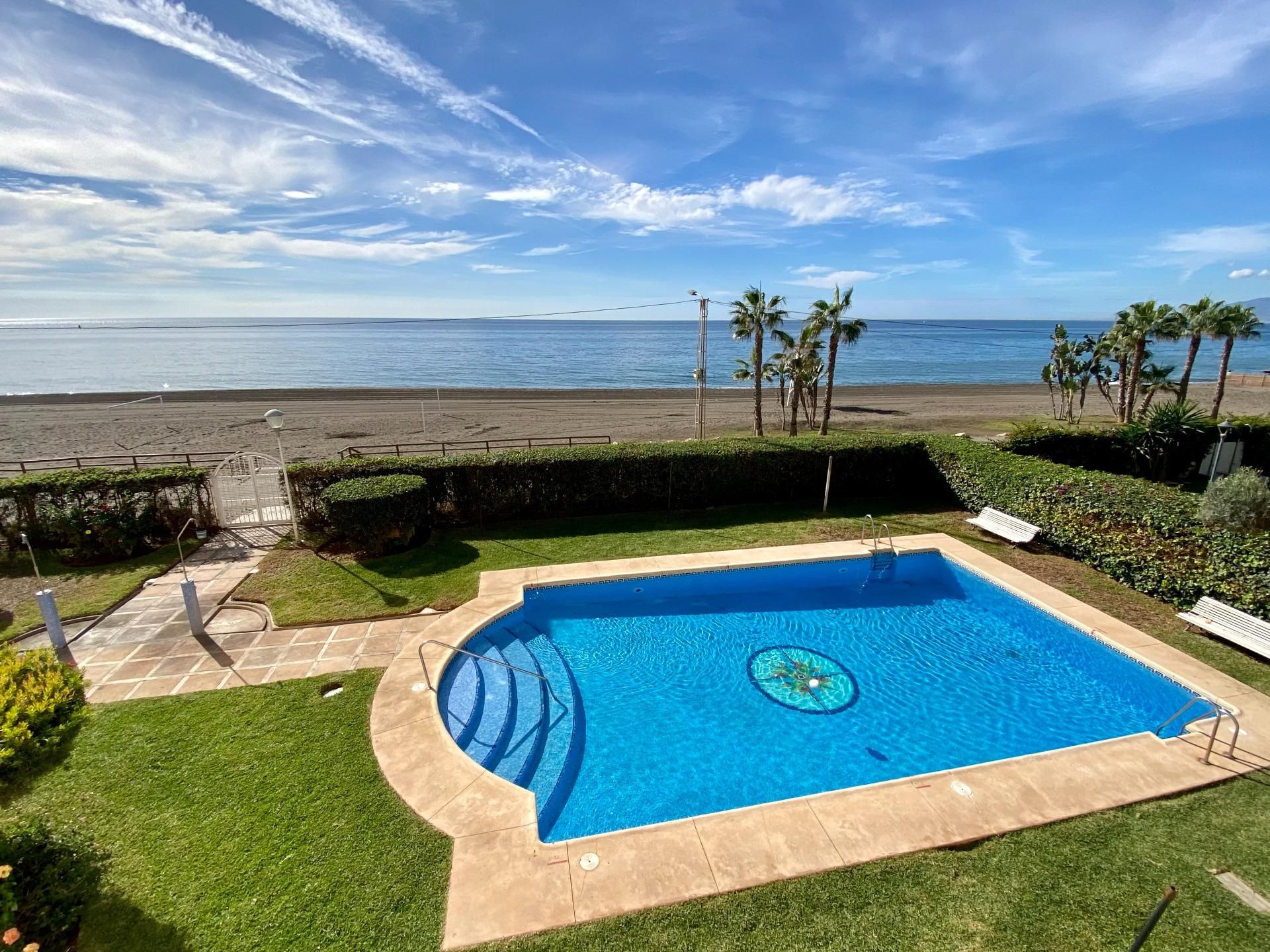 Piscina de Pis en venda en Rincón de la Victoria amb Jardí privat, Terrassa i Balcó