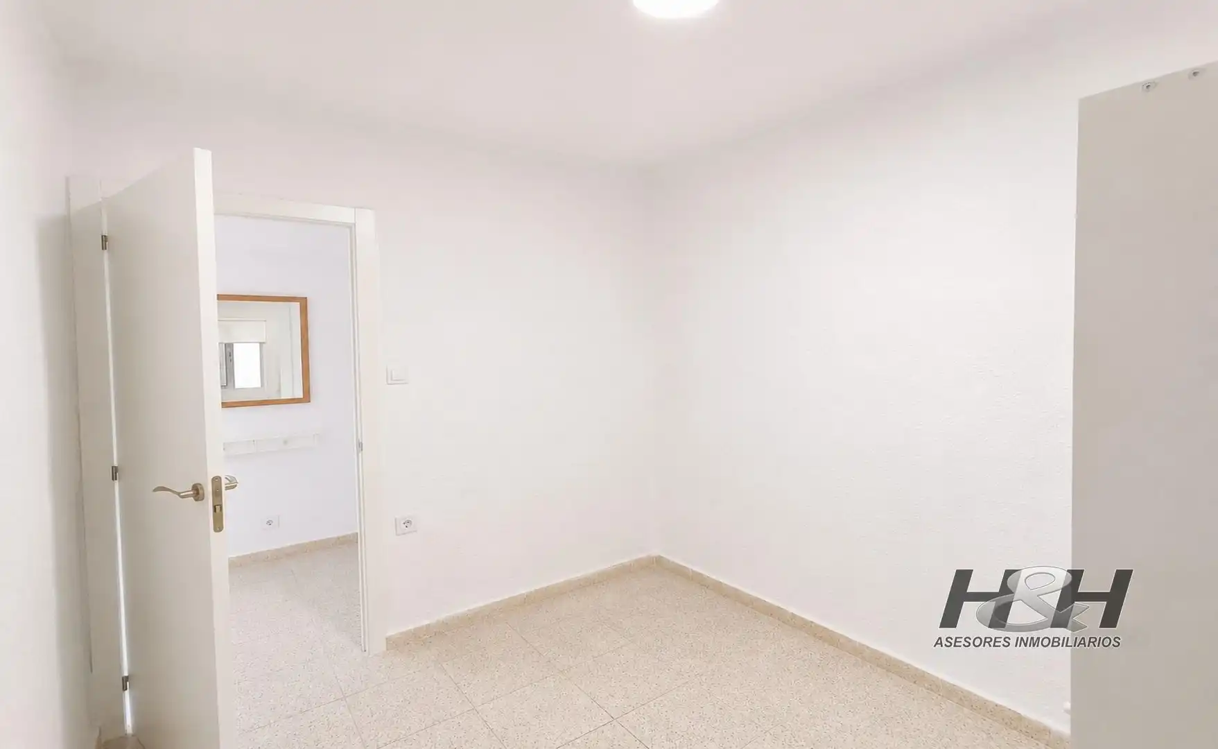 Dormitori de Pis en venda en Burjassot amb Aire condicionat i Balcó