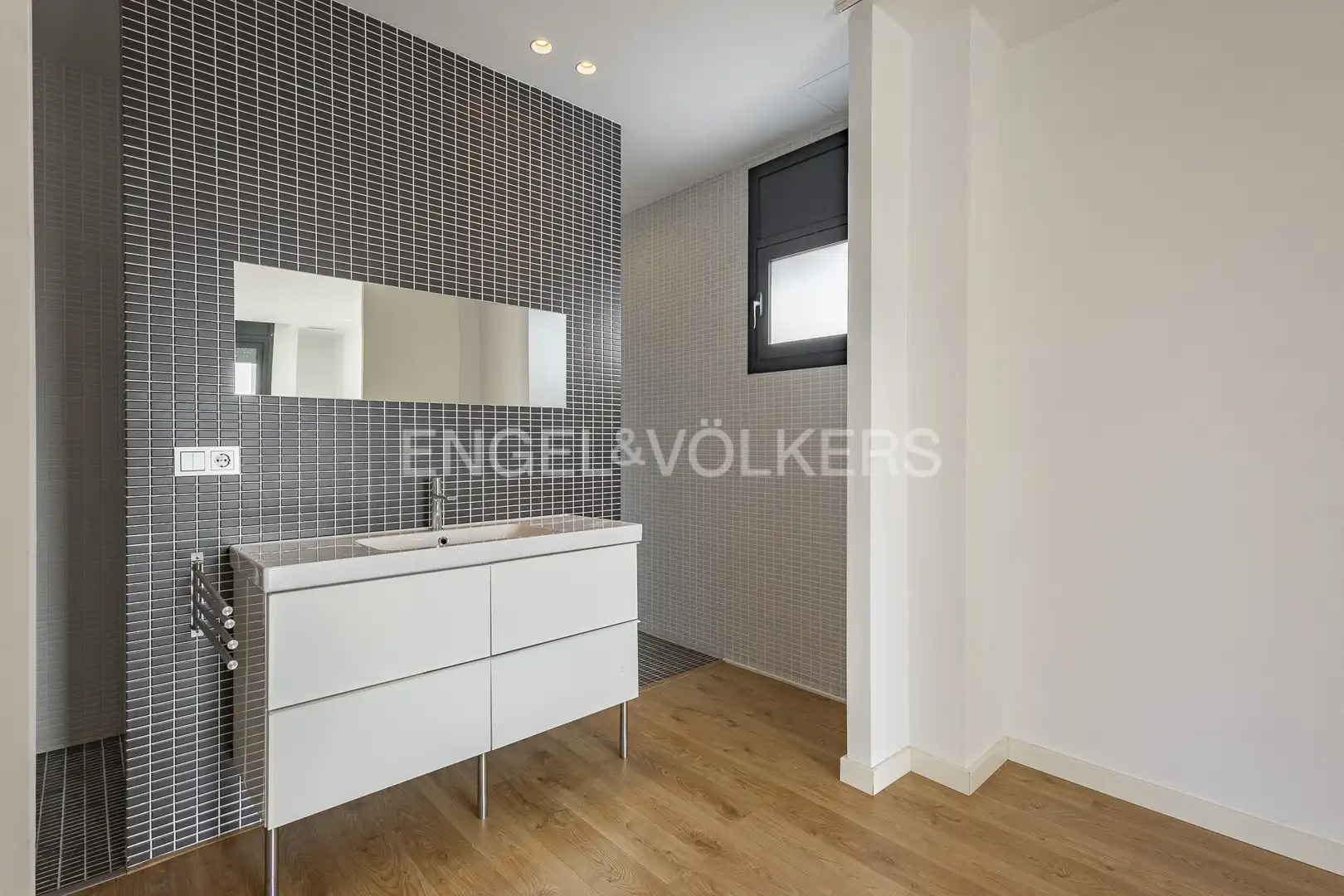 Baño de Casa o chalet en venta en Vilanova i la Geltrú con Aire acondicionado, Calefacción y Jardín privado