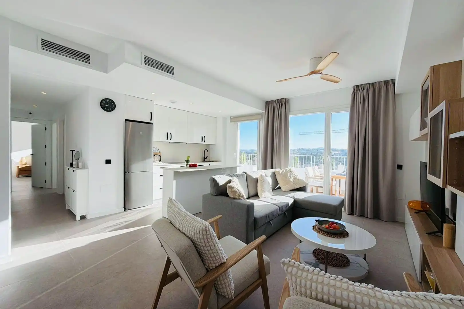 Sala d'estar de Apartament de lloguer en Fuengirola amb Balcó