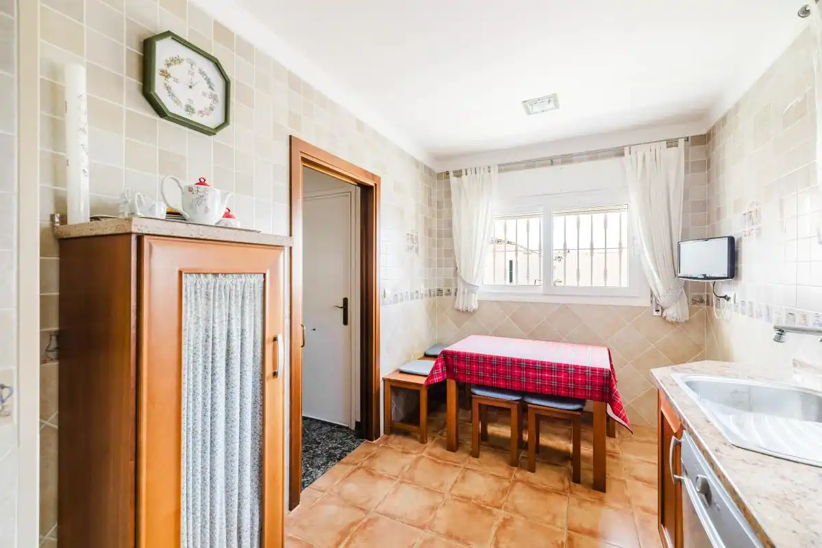 Cuina de Casa adosada en venda en Benalmádena amb Aire condicionat, Calefacció i Jardí privat
