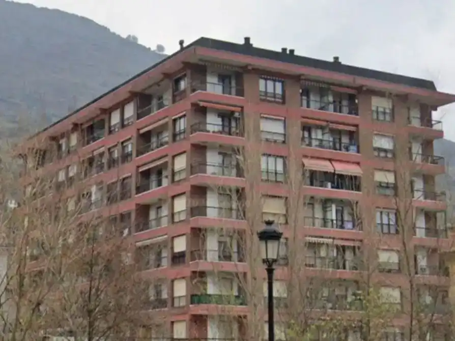 Vista exterior de Pis en venda en Azpeitia amb Balcó