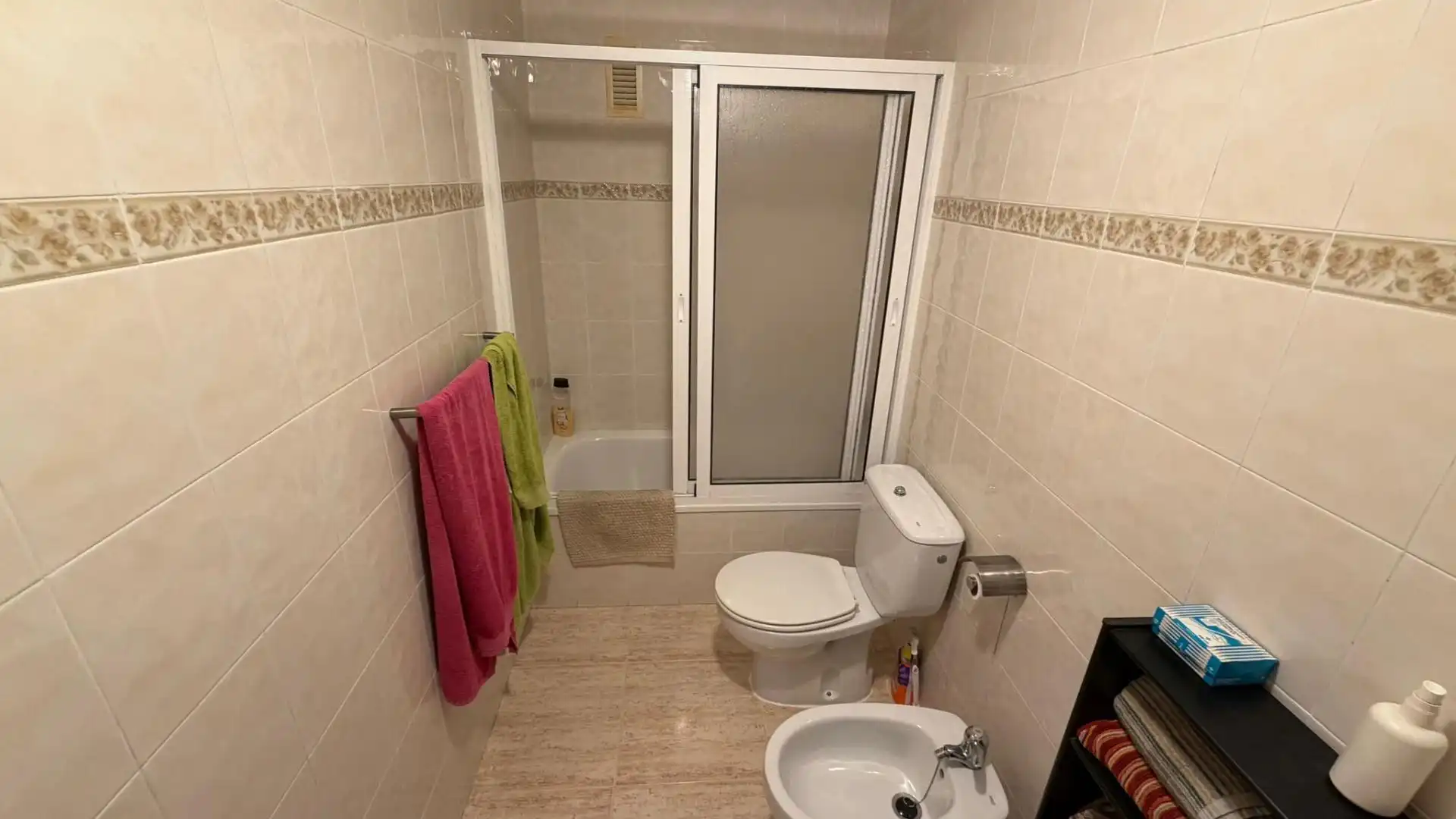 Baño de Apartamento en venta en Castellón de la Plana / Castelló de la Plana con Terraza, Trastero y Amueblado