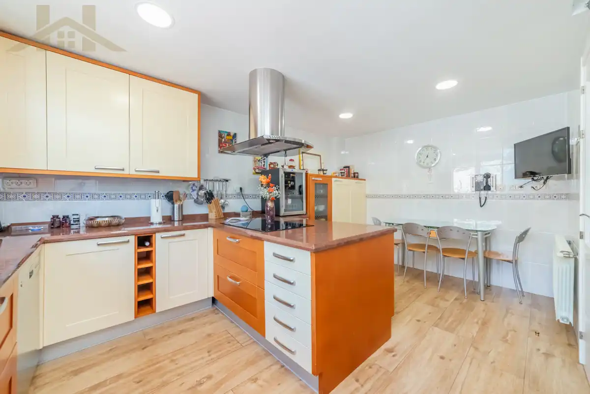 Casa adosada en venta en Altos del Olivar - El Caracol