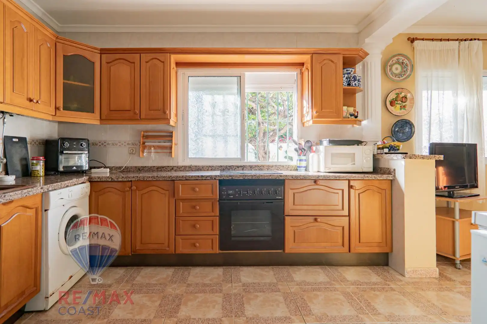 Cocina de Casa o chalet en venta en Rincón de la Victoria con Jardín privado, Terraza y Piscina